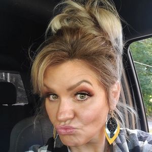 Meet your Posher, Dawn